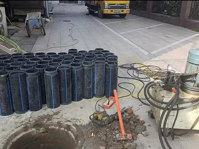 永新PE置换管厂家 DN315置换管 非开挖管短管置换